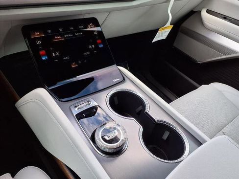 New 2026 Cadillac Vistiq Sport image 15