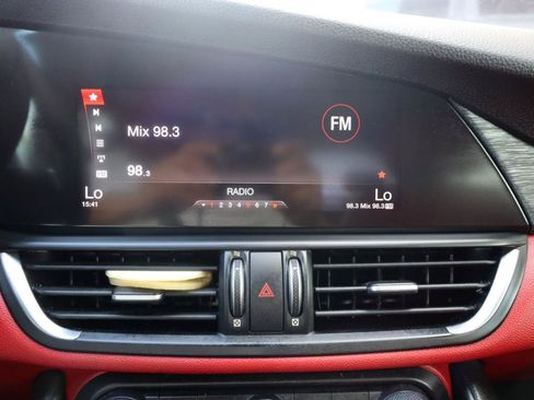 Used 2018 Alfa Romeo Giulia RWD image 23