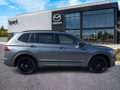 Used 2022 Volkswagen Tiguan SE R-Line image 2