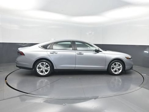 Used 2025 Honda Accord LX image 29