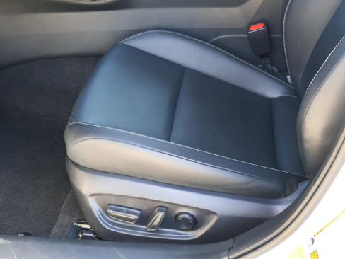 Used 2025 Toyota Prius XLE image 14