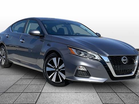 Used 2021 Nissan Altima 2.5 SV FWD image 1
