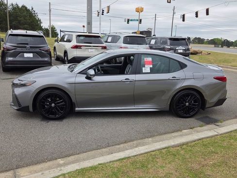 New 2026 Toyota Camry SE image 4