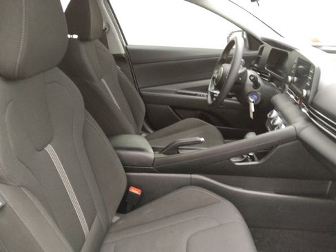 Used 2024 Hyundai Elantra SE FWD image 21