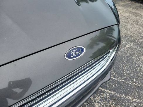 Used 2018 Ford Fusion SE w/ Equipment Group 602A FWD image 4