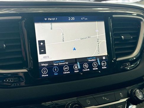 Used 2019 Chrysler Pacifica Touring-L FWD image 11