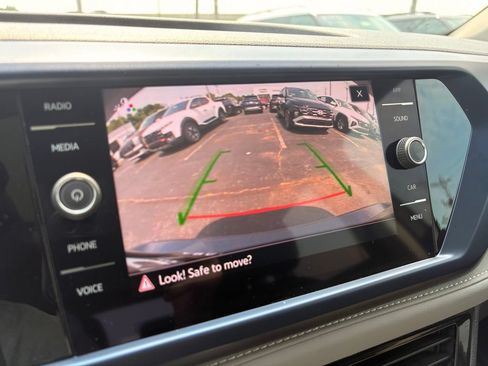 Used 2024 Volkswagen Taos SE FWD image 17