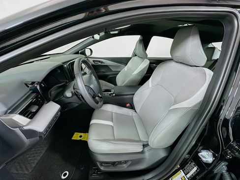 Used 2025 Toyota Camry SE image 20