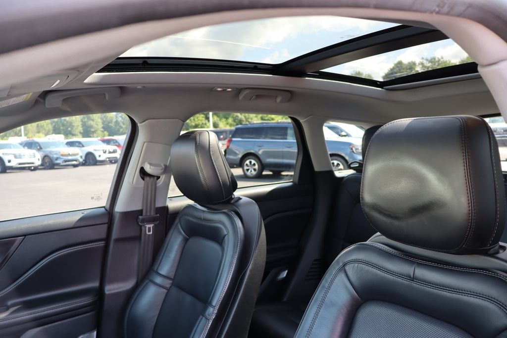 Used 2020 Lincoln Corsair AWD w/ Premium Package image 5