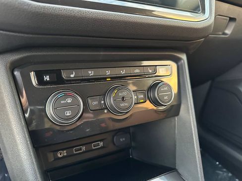 Used 2018 Volkswagen Tiguan SE w/ 18" Alloy Wheels Package AWD/4WD image 44