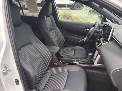 Used 2024 Toyota Corolla Cross AWD Hybrid w/ Convenience Package image 19