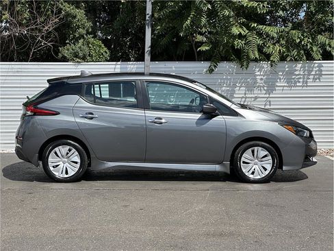 Used 2025 Nissan Leaf S FWD image 9