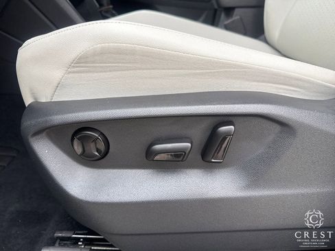 Used 2020 Volkswagen Tiguan SEL image 12