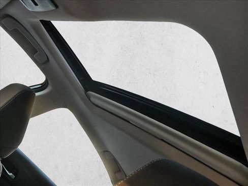 Used 2022 Nissan Altima 2.5 SV w/ SV Premium Package image 16