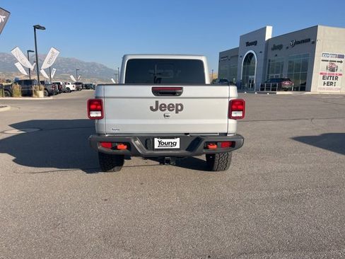 Used 2023 Jeep Gladiator Mojave w/ Cold Weather Group image 5