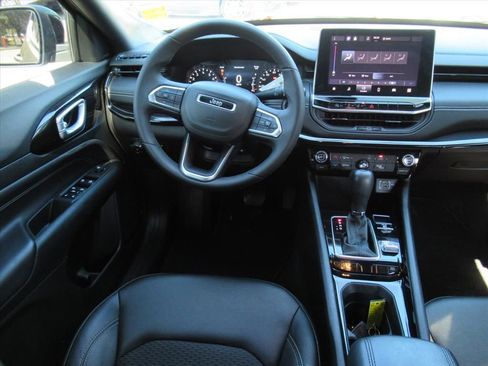 Certified 2024 Jeep Compass Latitude w/ Convenience Group image 12