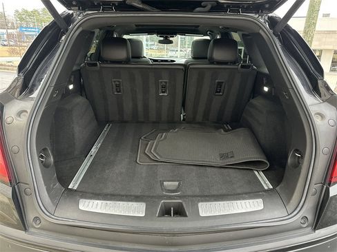 Certified 2022 Cadillac XT5 Premium Luxury w/ LPO, ONYX Package image 18