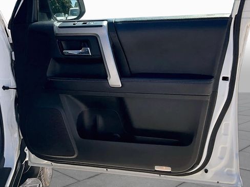 Used 2017 Toyota 4Runner SR5 RWD image 22