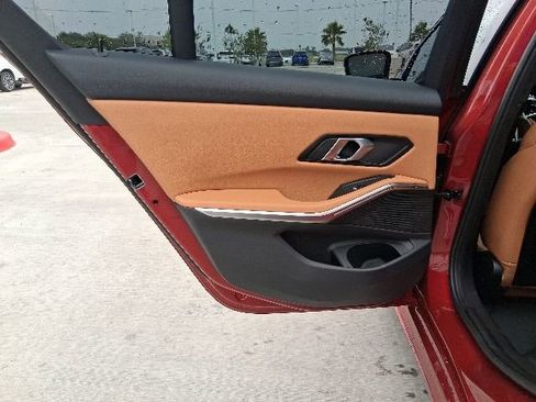 Used 2025 BMW 330i Sedan w/ M Sport Package RWD image 18