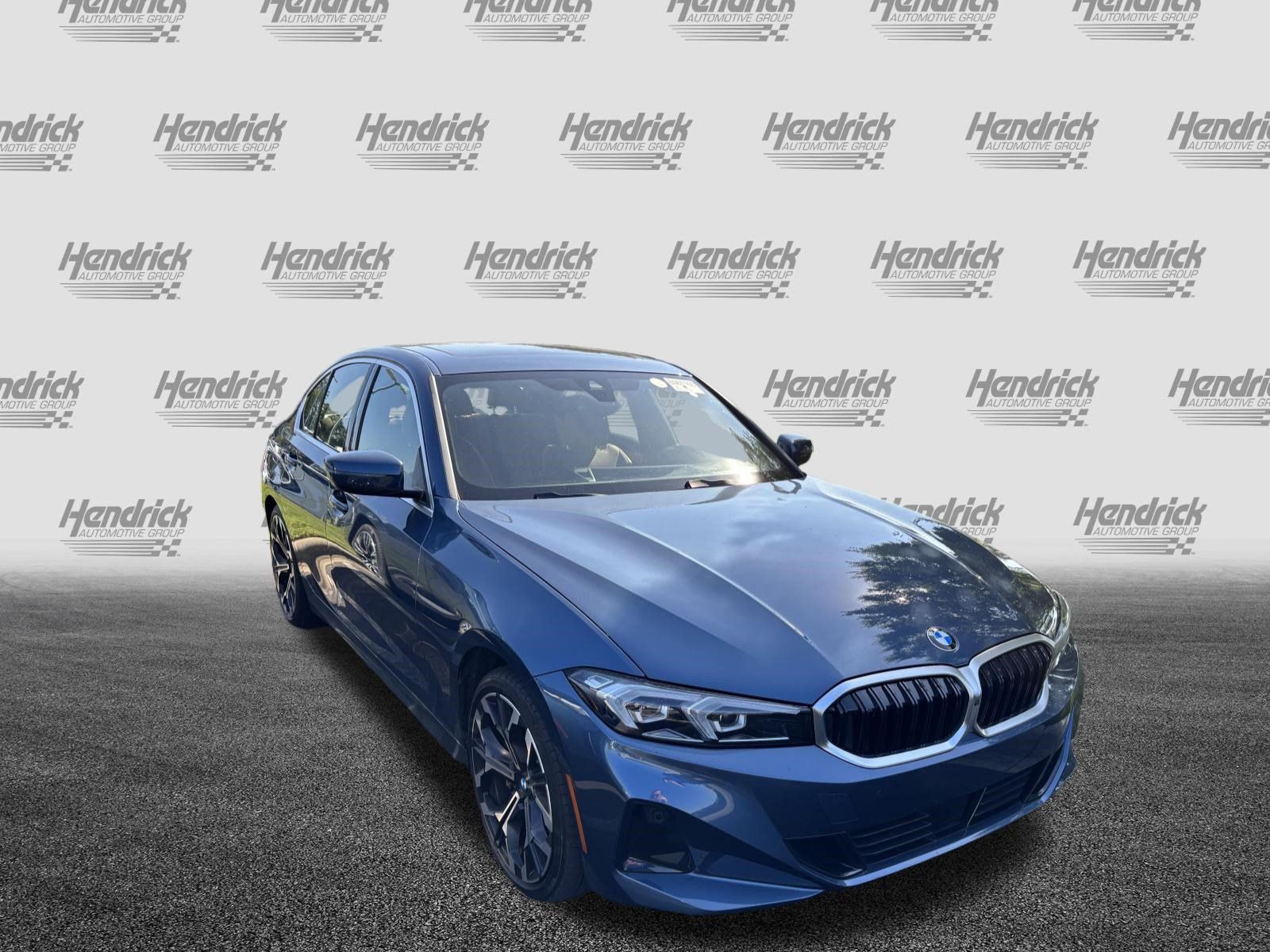 Certified 2025 BMW 330i Sedan RWD image 2
