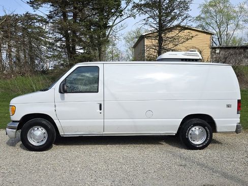 Used 2002 Ford E-150 and Econoline 150 image 3
