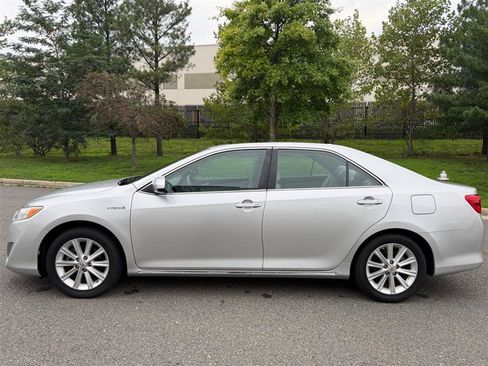 Used 2012 Toyota Camry XLE w/ Leather Pkg FWD image 5