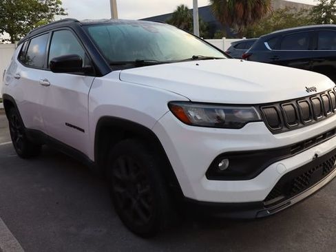 Used 2022 Jeep Compass Latitude w/ Convenience Group AWD/4WD image 1