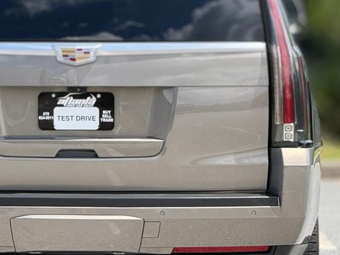 Used 2017 Cadillac Escalade Luxury RWD image 17