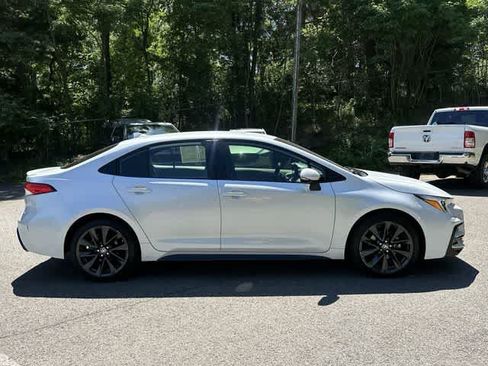 Used 2024 Toyota Corolla SE FWD image 3