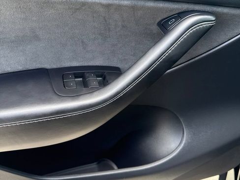 Used 2021 Tesla Model Y Long Range AWD/4WD image 9
