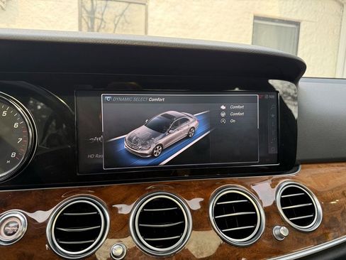 Used 2017 Mercedes-Benz E 300 image 9