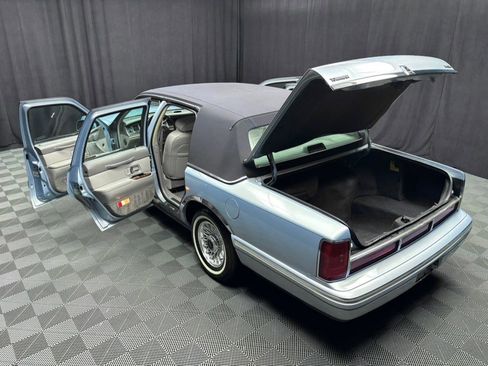 Used 1997 Lincoln Town Car Executive image 21
