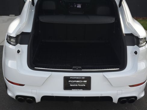 Certified 2026 Porsche Cayenne GTS AWD/4WD image 38