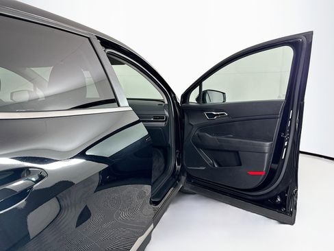 Used 2025 Kia Sportage LX image 29