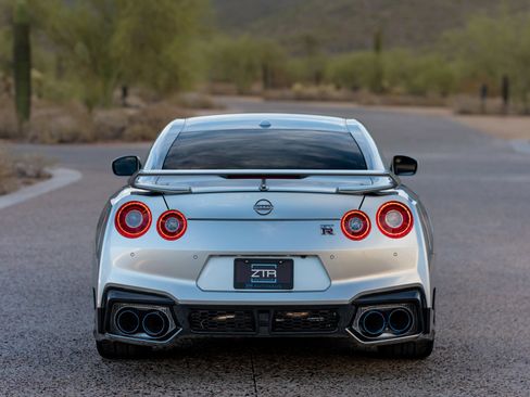 Used 2024 Nissan GT-R Premium w/ Floor Mat Package AWD/4WD image 18