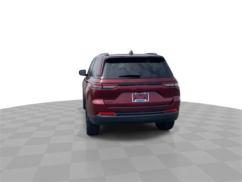 Used 2023 Jeep Grand Cherokee Altitude image 7