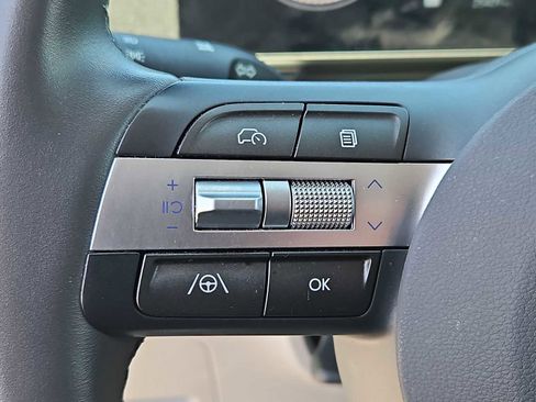 Certified 2025 Hyundai Kona SEL FWD image 22