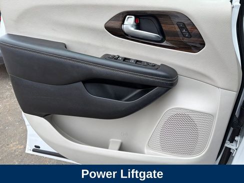 Used 2024 Chrysler Pacifica Limited image 12