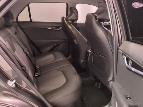 Certified 2023 Kia Niro EX image 12