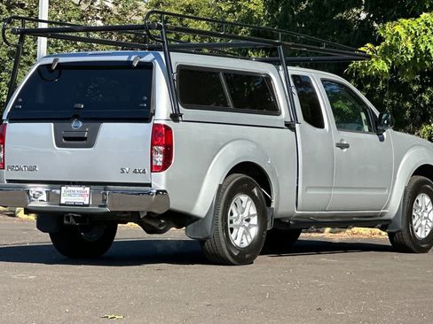 Used 2020 Nissan Frontier SV AWD/4WD image 2