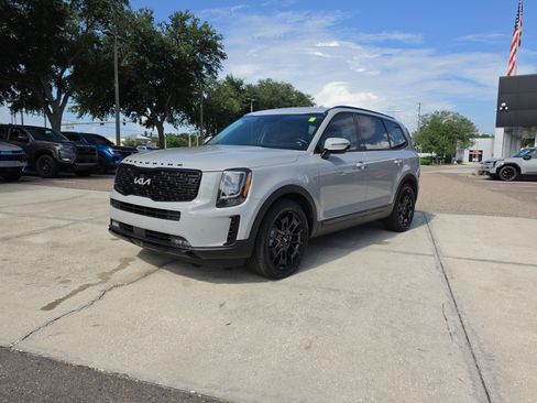 Certified 2022 Kia Telluride SX w/ Nightfall Edition Package AWD/4WD image 4
