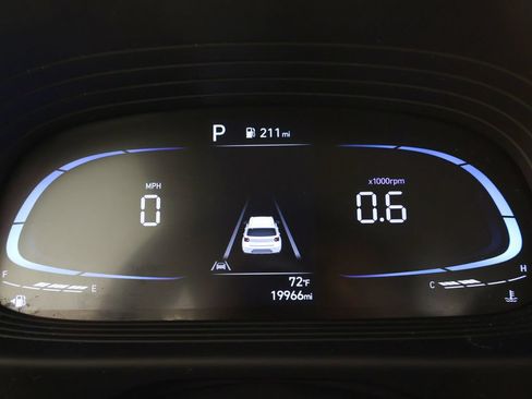 Certified 2024 Hyundai Venue SEL FWD image 33