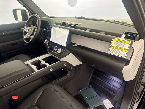 New 2026 Land Rover Defender 130 X-Dynamic SE image 26