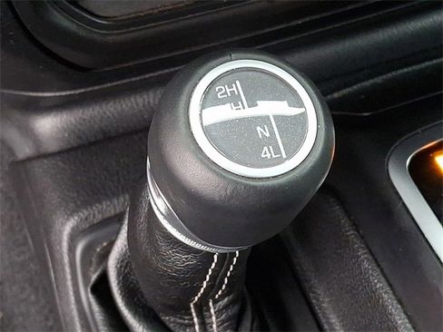 Used 2018 Jeep Wrangler Unlimited Sahara image 17