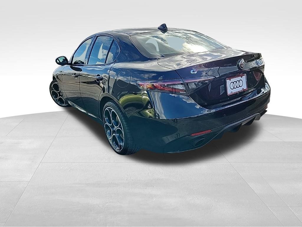 Used 2024 Alfa Romeo Giulia Veloce AWD/4WD image 4