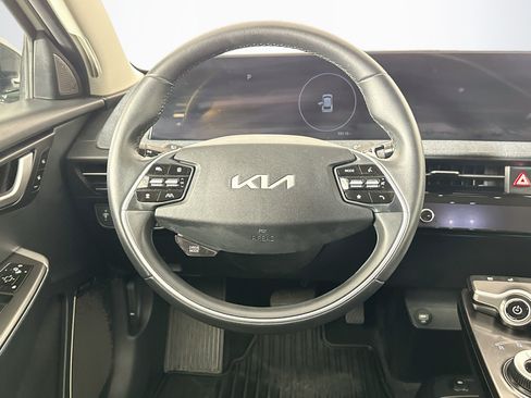 Used 2022 Kia EV6 Wind RWD image 18