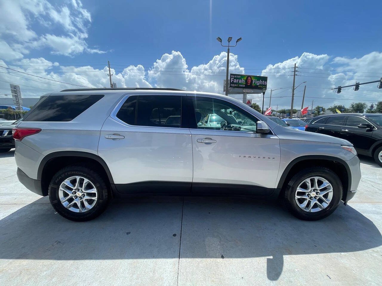 Used 2019 Chevrolet Traverse LT FWD image 18