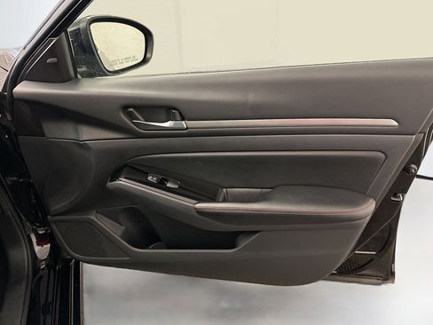 Used 2024 Nissan Altima 2.5 SR image 32