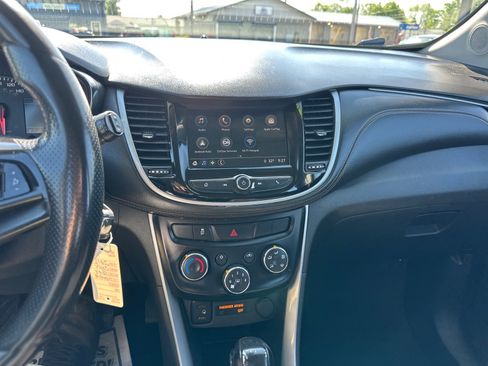 Used 2018 Chevrolet Trax LS AWD/4WD image 24