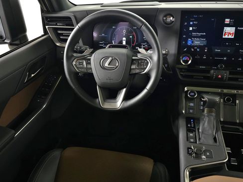 Used 2025 Lexus GX 550 w/ Cold Area Package AWD/4WD image 25